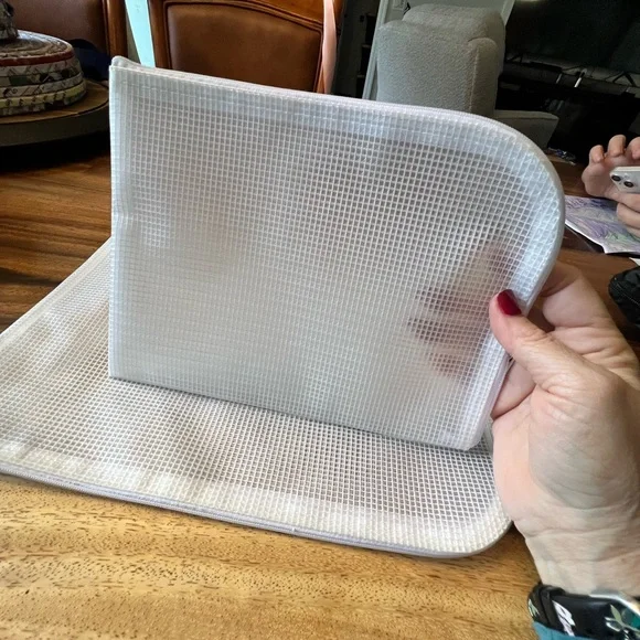 💥 5/$25 💥 White Mesh Travel Bags Set - Picture 4 of 9